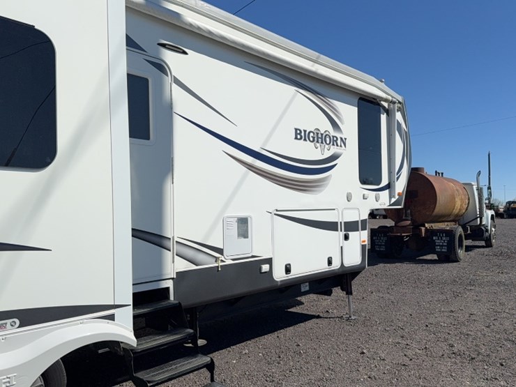 #3003-•-2014-big-horn-39'-5th-wheel-camper-image-8