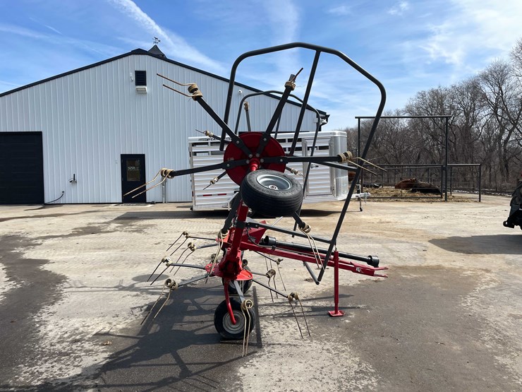 #146-•-h&s-hay-tedder-(stoughton,-wi)-image-8