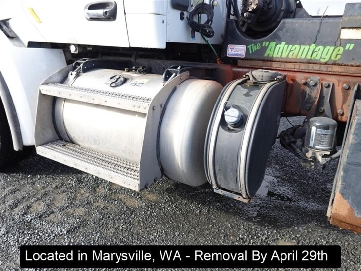 2015-peterbilt-567-image-35