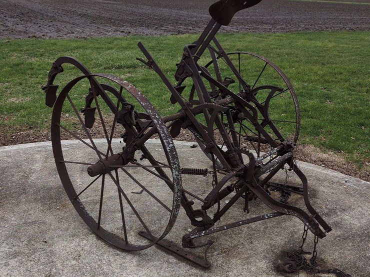 wheel-driven-row-crop-cultivator-image-1