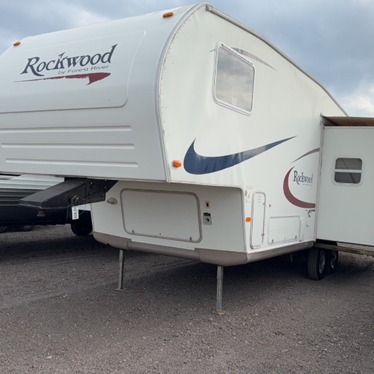 #3002 • 2006 ROCKWOOD 28' 5TH WHEEL CAMPER