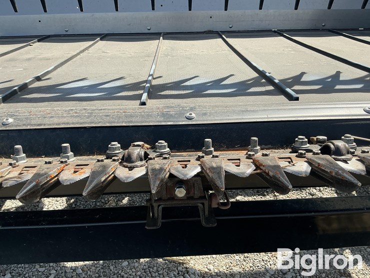 2023-macdon-fd225-flex-draper-head-image-20