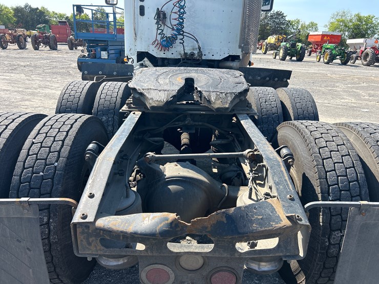 2007-freightliner-columbia-120-image-9