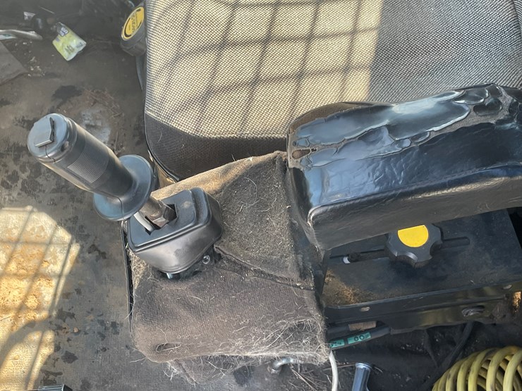 2008-caterpillar-553-image-37