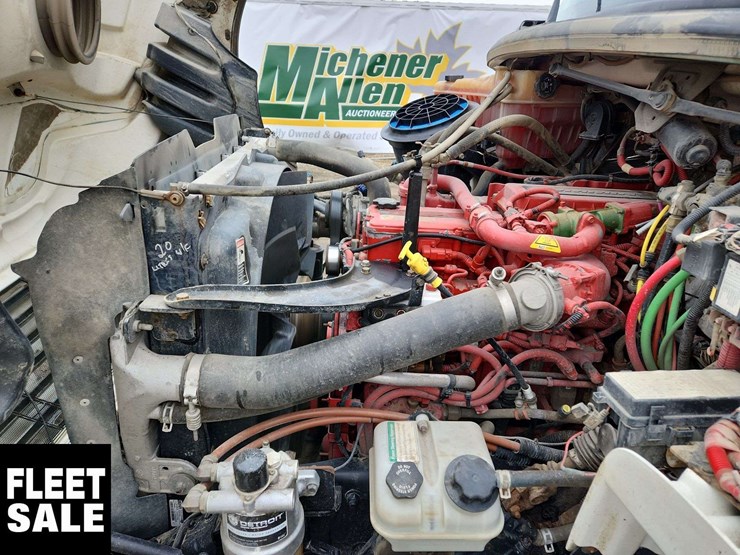 2018-freightliner-m2-106-image-26