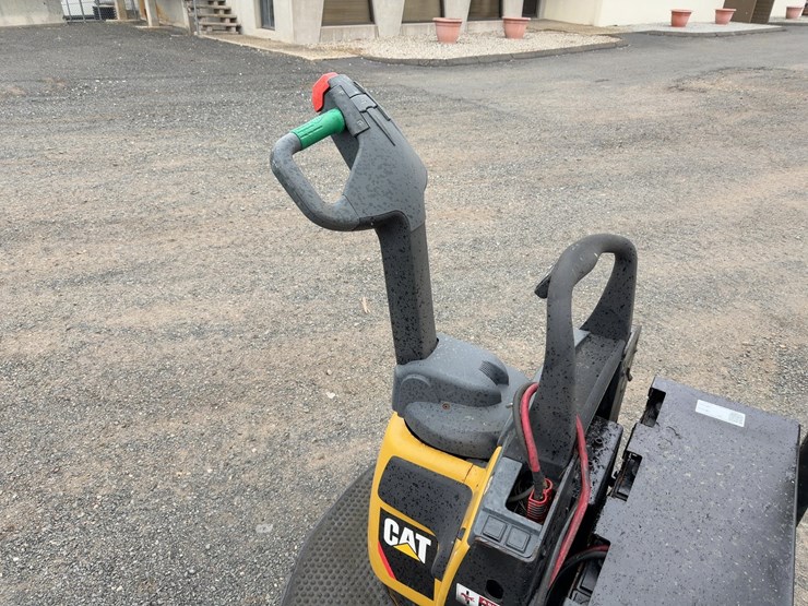 caterpillar-stand-on-electric-forklift-image-5