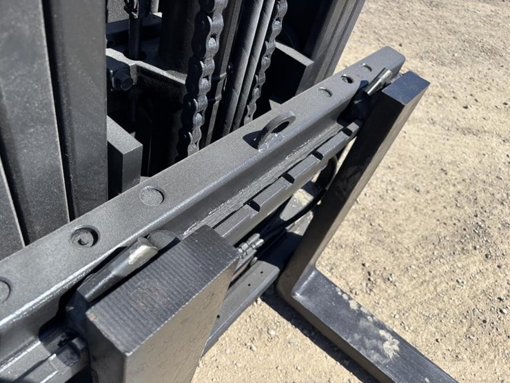 2017-toyota-8fgu30-image-12