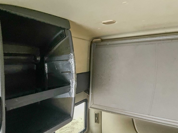 #230-•-2016-international-semi-tractor-(has-wi-title)-(denmark,-wi)-image-56