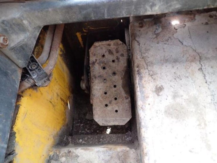 2005-new-holland-ls185b-image-17