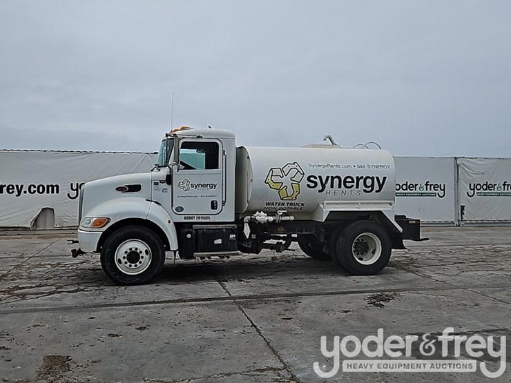 2017-peterbilt-337-image-3