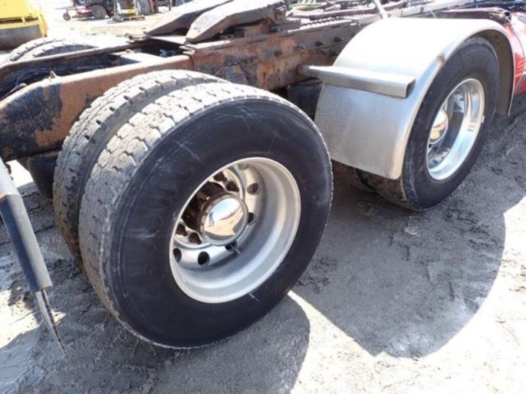 2014-peterbilt-389-image-55