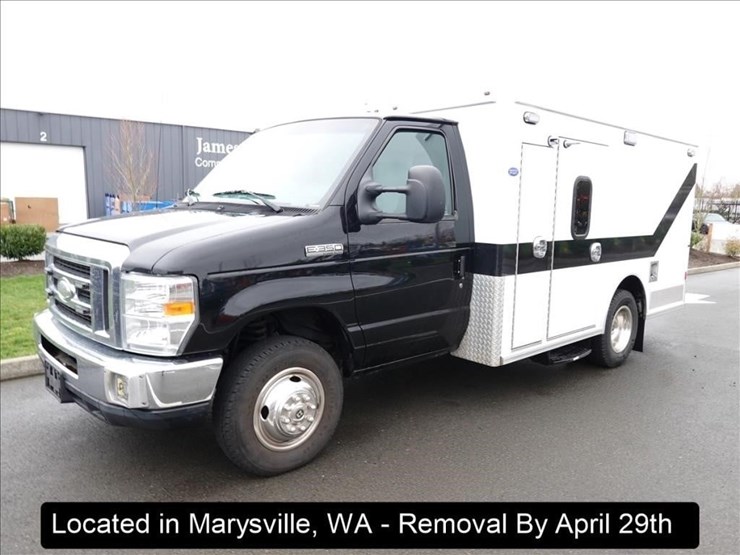 2015-ford-e350-image-1