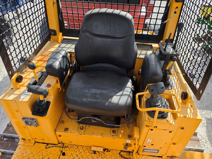 2007-dressta-td9m-image-11