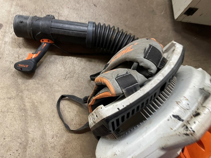 #2525-•-stihl-backpack-leaf-blower-(columbia-heights,-mn)-image-9