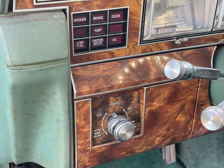 1980-lincoln-continental-town-car-image-44