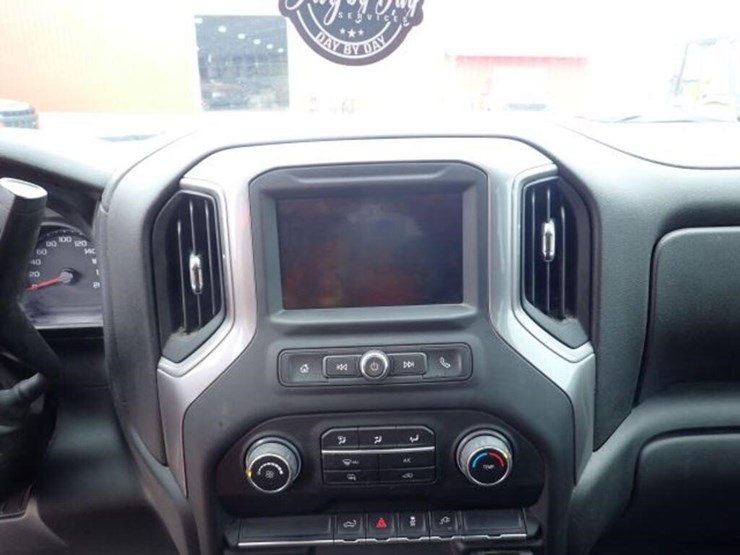 2022-chevrolet-2500hd-image-17