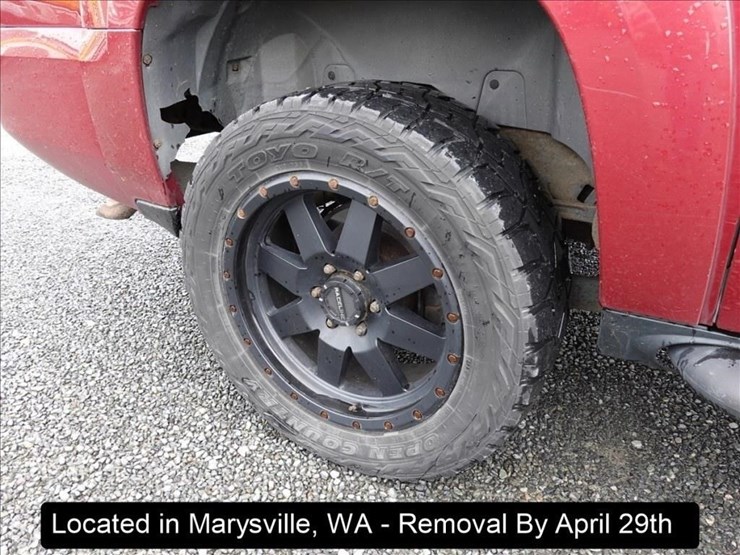 2007-chevrolet-suburban-image-23