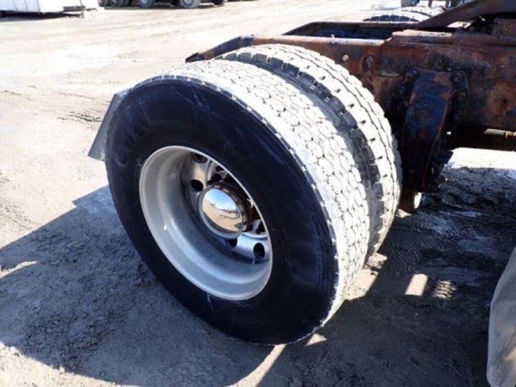 2014-peterbilt-389-image-56