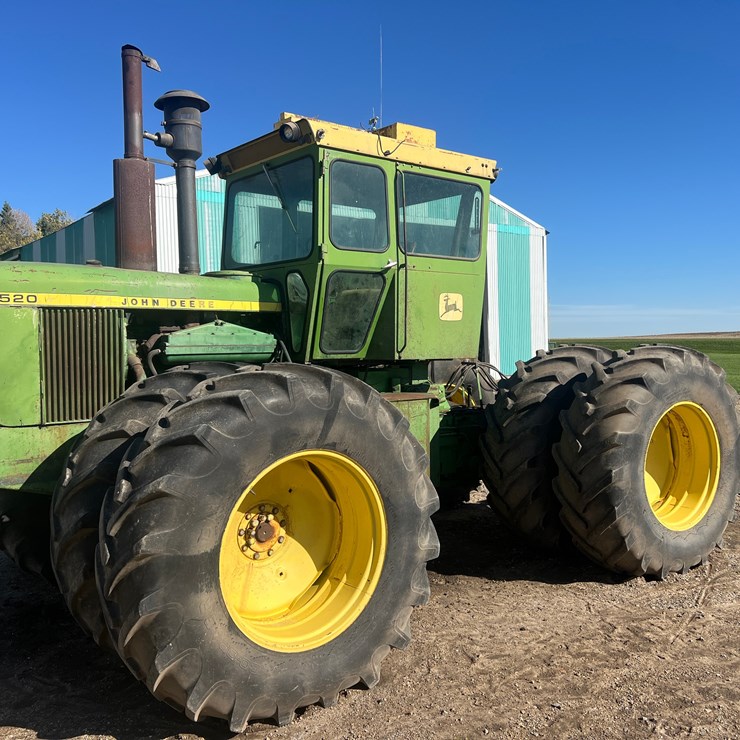 JOHN DEERE 7520