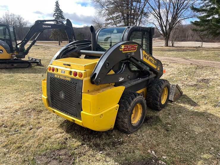 #372-•-2015-new-holland-l225-skid-steer-(scandia,-mn)-image-5