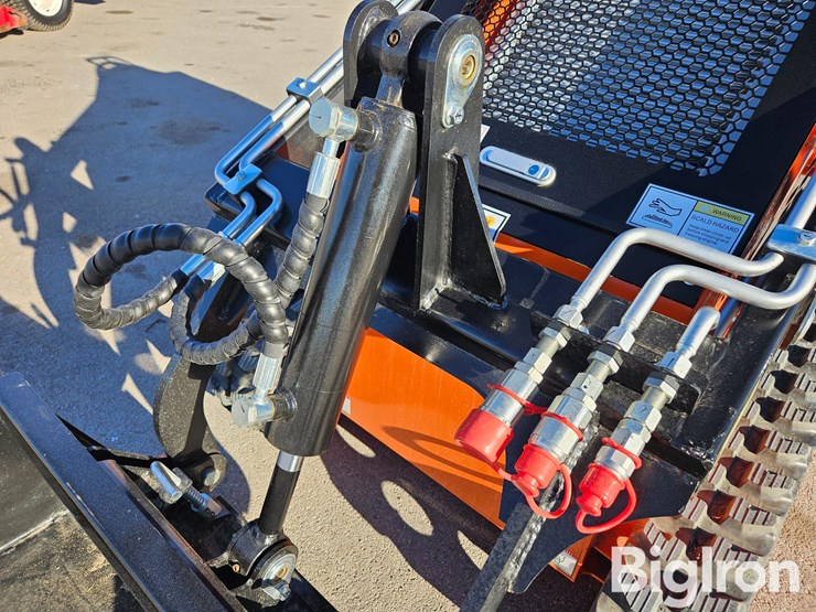 2025-massey-ferguson-730-image-12