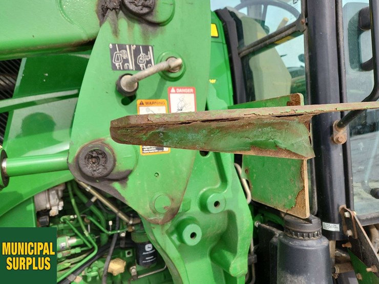 2014-john-deere-6115d-image-40