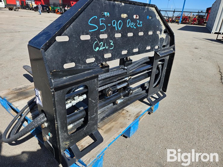 2025-massey-ferguson-730-image-11