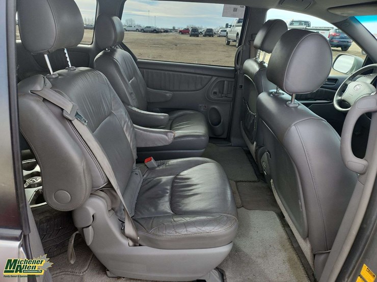 2007-toyota-sienna-le-image-18