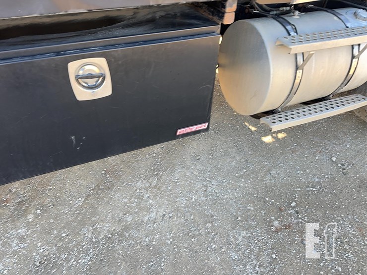 2002-kenworth-t800-image-18