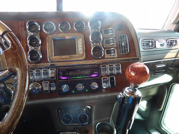 2008-peterbilt-389-image-38