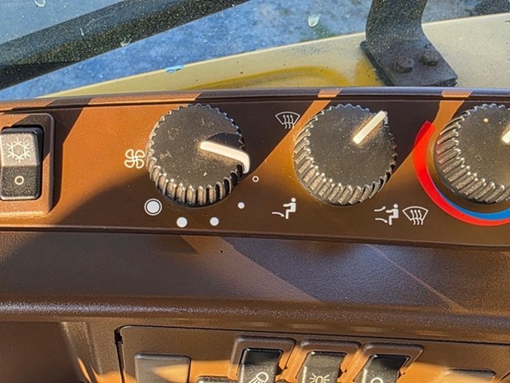 2002-john-deere-6410-image-73