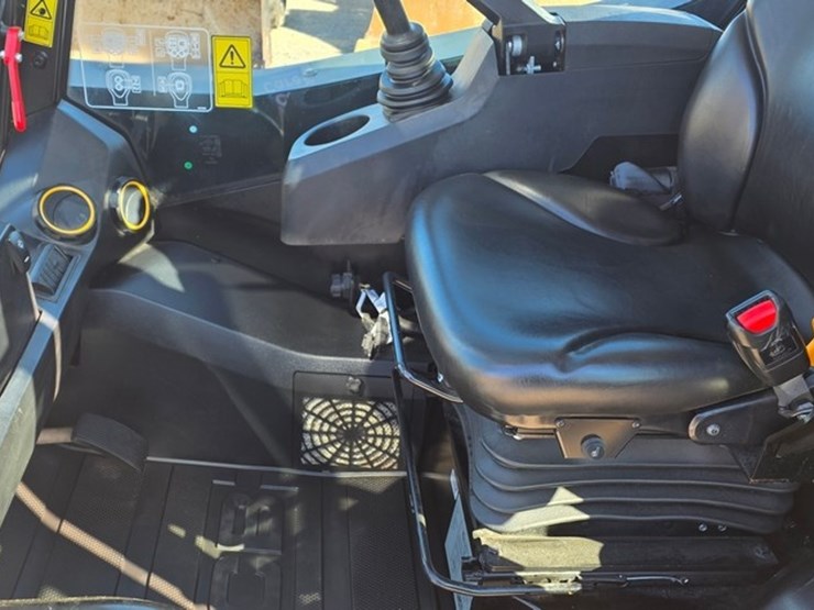 2024-jcb-215-image-45