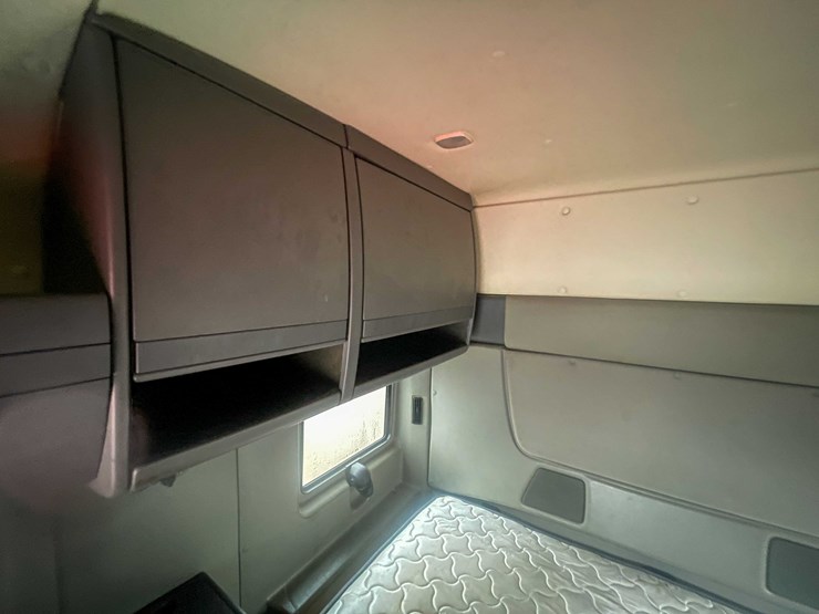 #234-•-2016-international-semi-tractor-(has-wi-title)-(denmark,-wi)-image-49