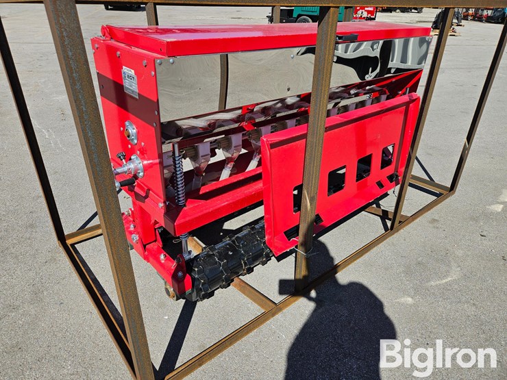 2025-massey-ferguson-730-image-7