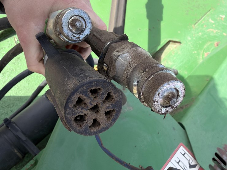 2020-john-deere-r15-image-12