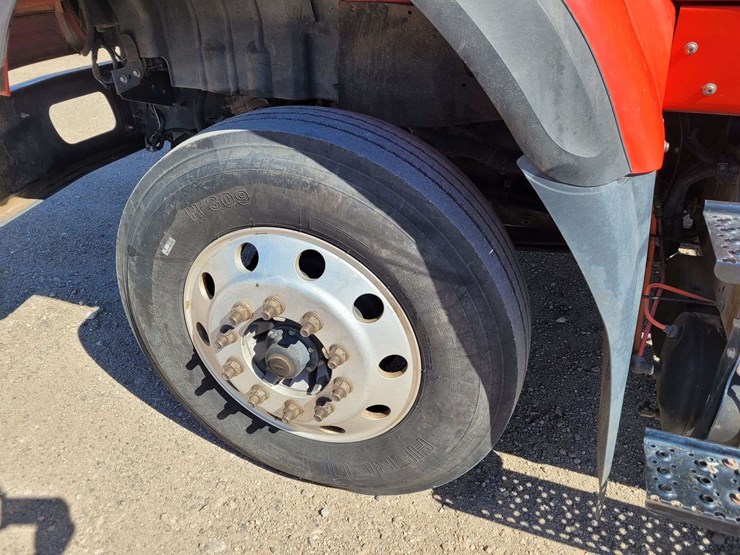 2009-international-tractor-truck-image-16