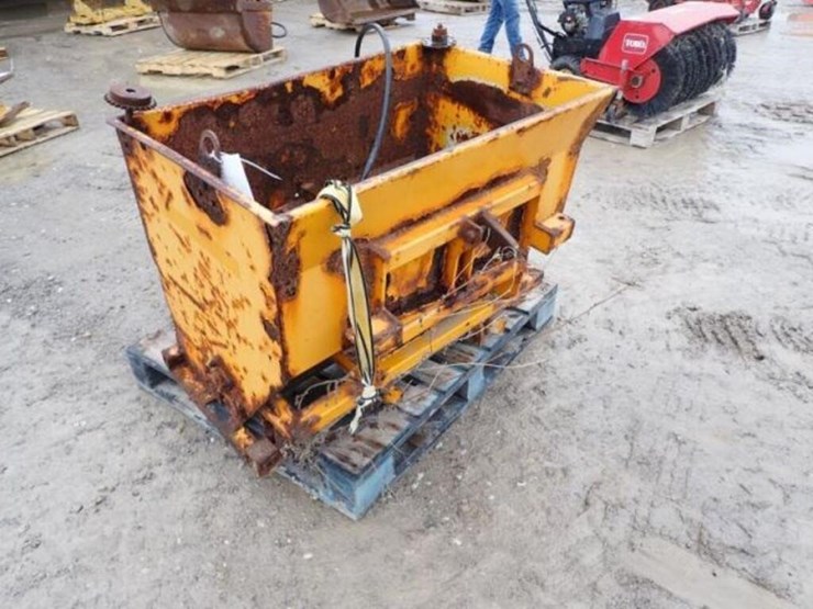 trackless-40-in.-salter/sander-image-1