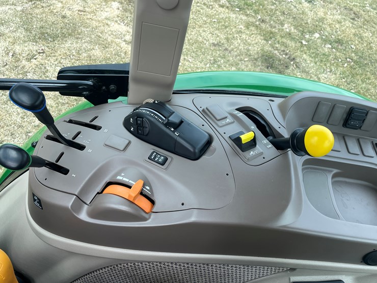 2019-john-deere-5090m-image-55