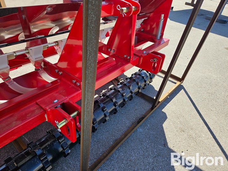 2025-massey-ferguson-730-image-17