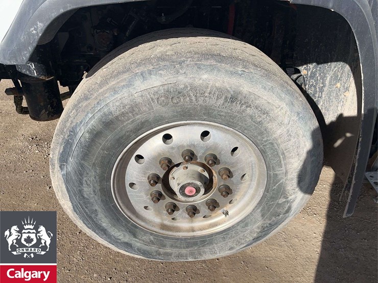 2016-freightliner-114sd-image-10