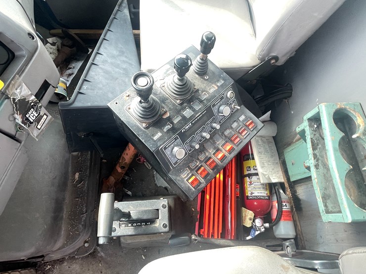 #242-•-2000-sterling-truck-tractor-(has-mn-title)-(mora,-mn)-image-73