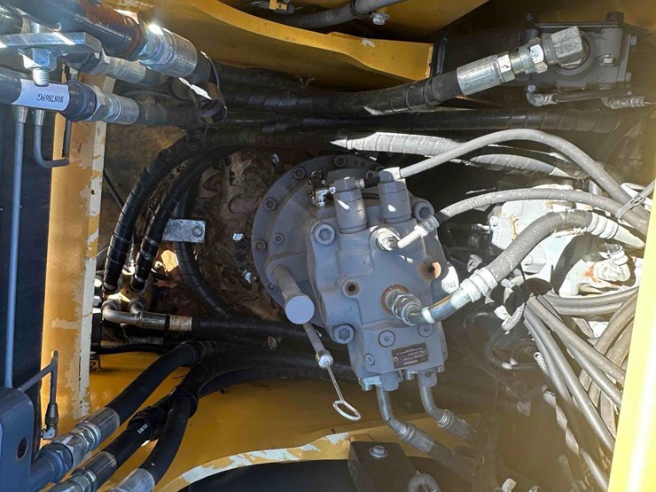 2021-deere-200-lc-image-13