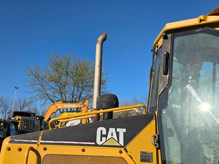 2005-caterpillar-d4g-xl-image-14