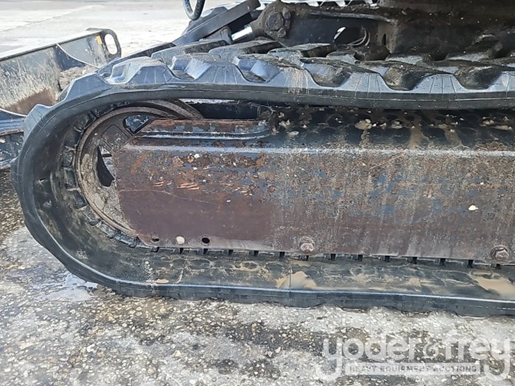 2015-deere-27d-image-23