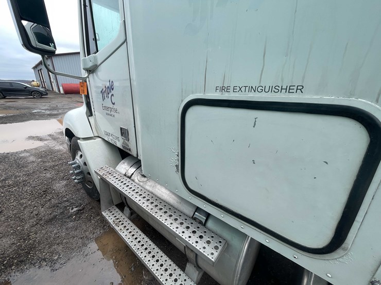 #238-•-2007-freightliner-semi-tractor-(title-in-delay)-(denmark,-wi)-image-17