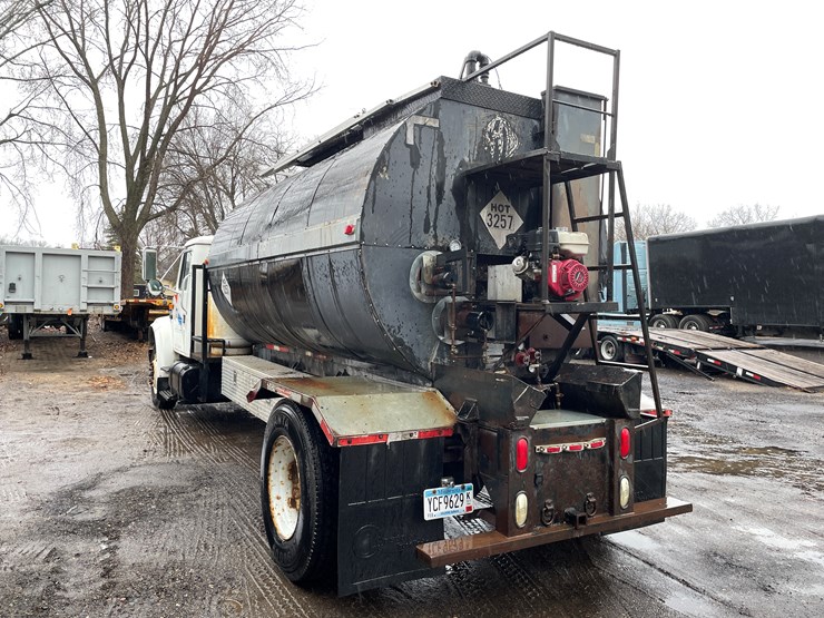 2001-international-4900-image-2