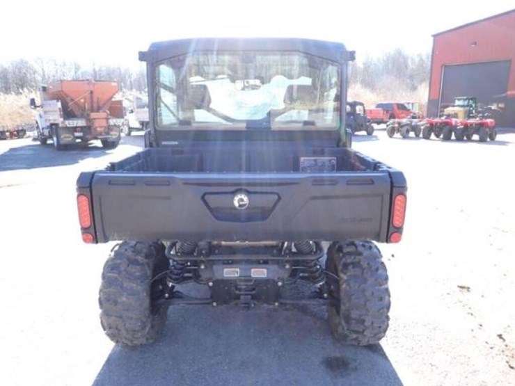 2022-can-am-defender-limited-hd10-4x4-side-by-side-image-6