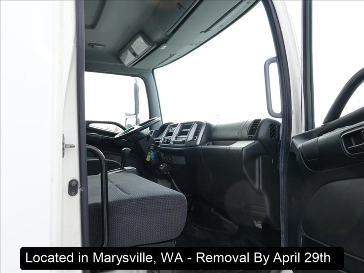 2010-hino-268-image-6