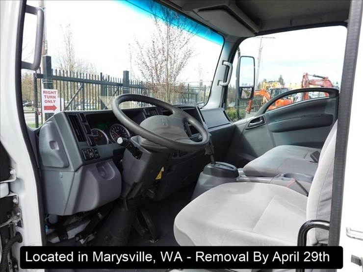 2017-isuzu-nqr-image-16