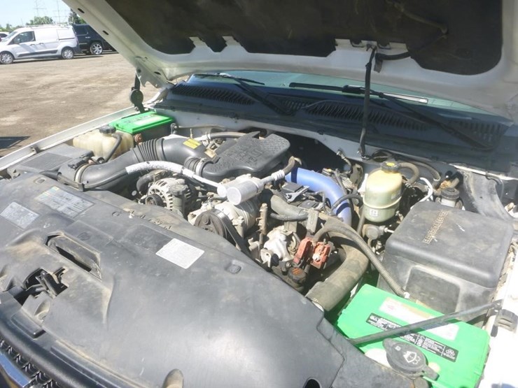 2002-chevrolet-3500-image-14